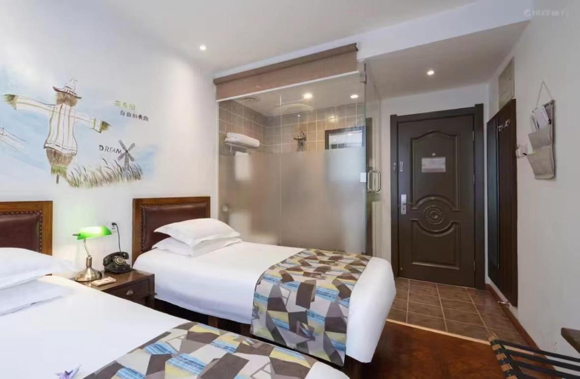 Nostalgia Hotel Beijing Guozijian Ghost Street - Near Beijing Lama Temple, Beihai Park, Jingshan Park, Drum Tower, Houhai Bar Street, Tian'Anmen Square, Located In Beijing Traditional Hutongs, 5 Minutes Away From Beixinqiao Metro Station Extérieur photo