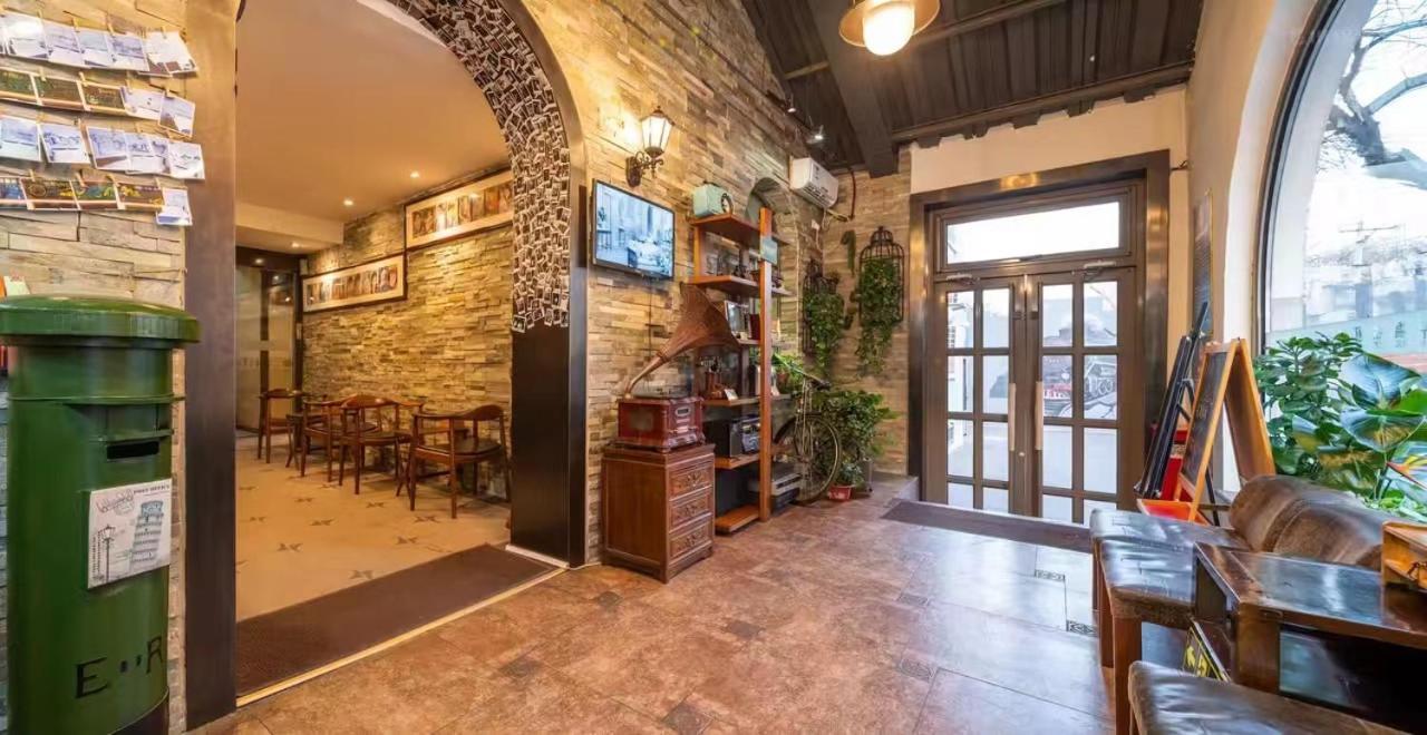Nostalgia Hotel Beijing Guozijian Ghost Street - Near Beijing Lama Temple, Beihai Park, Jingshan Park, Drum Tower, Houhai Bar Street, Tian'Anmen Square, Located In Beijing Traditional Hutongs, 5 Minutes Away From Beixinqiao Metro Station Extérieur photo