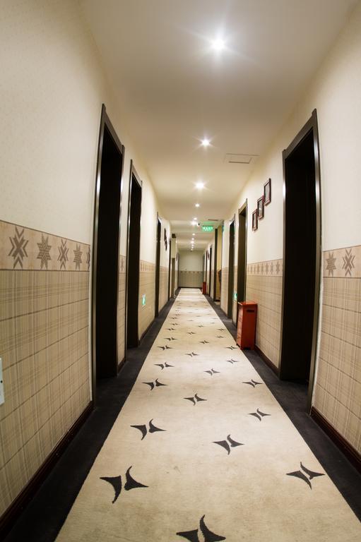 Nostalgia Hotel Beijing Guozijian Ghost Street - Near Beijing Lama Temple, Beihai Park, Jingshan Park, Drum Tower, Houhai Bar Street, Tian'Anmen Square, Located In Beijing Traditional Hutongs, 5 Minutes Away From Beixinqiao Metro Station Extérieur photo