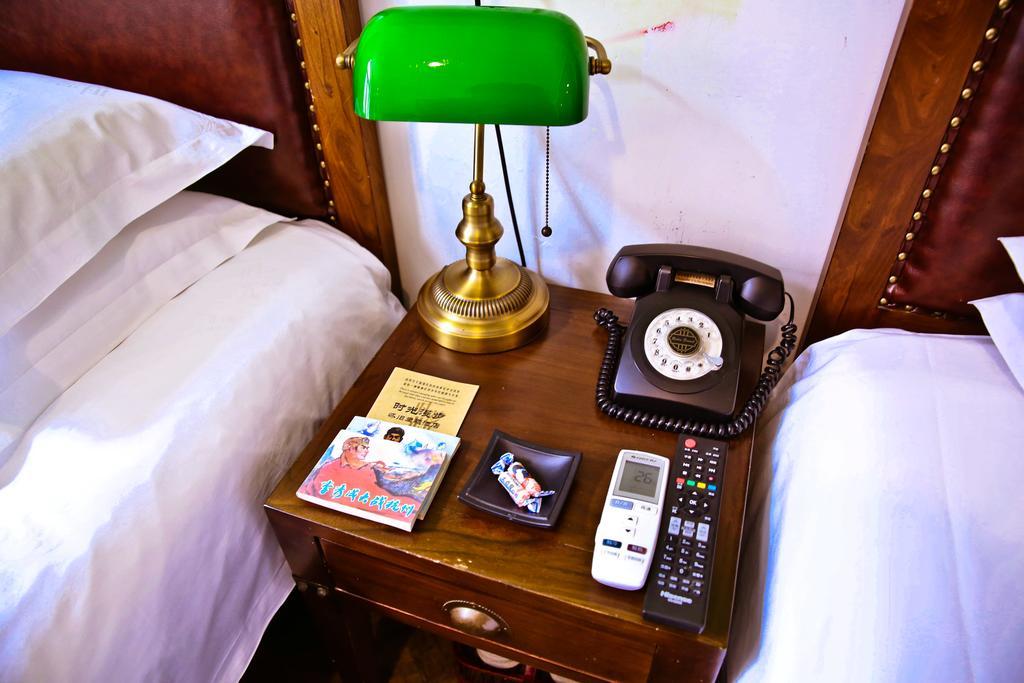Nostalgia Hotel Beijing Guozijian Ghost Street - Near Beijing Lama Temple, Beihai Park, Jingshan Park, Drum Tower, Houhai Bar Street, Tian'Anmen Square, Located In Beijing Traditional Hutongs, 5 Minutes Away From Beixinqiao Metro Station Extérieur photo