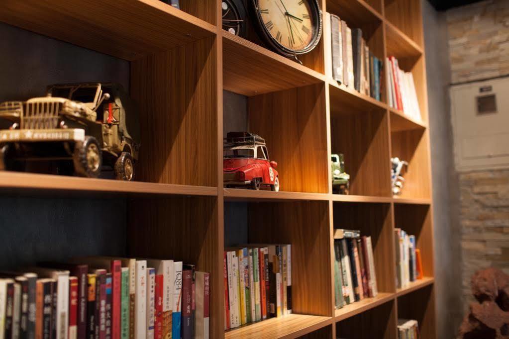 Nostalgia Hotel Beijing Guozijian Ghost Street - Near Beijing Lama Temple, Beihai Park, Jingshan Park, Drum Tower, Houhai Bar Street, Tian'Anmen Square, Located In Beijing Traditional Hutongs, 5 Minutes Away From Beixinqiao Metro Station Extérieur photo