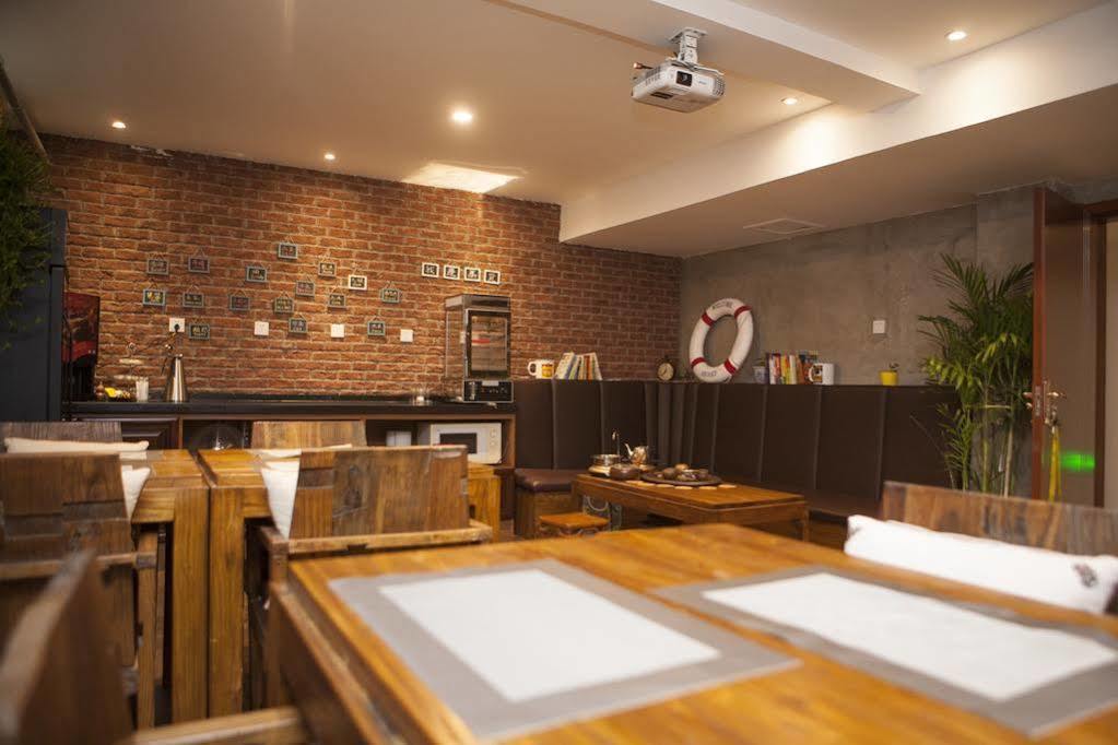 Nostalgia Hotel Beijing Guozijian Ghost Street - Near Beijing Lama Temple, Beihai Park, Jingshan Park, Drum Tower, Houhai Bar Street, Tian'Anmen Square, Located In Beijing Traditional Hutongs, 5 Minutes Away From Beixinqiao Metro Station Extérieur photo